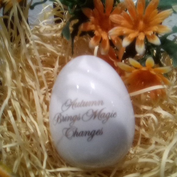 Avon Limited Edition Season Eggs 1984 - Picture 3 of 13